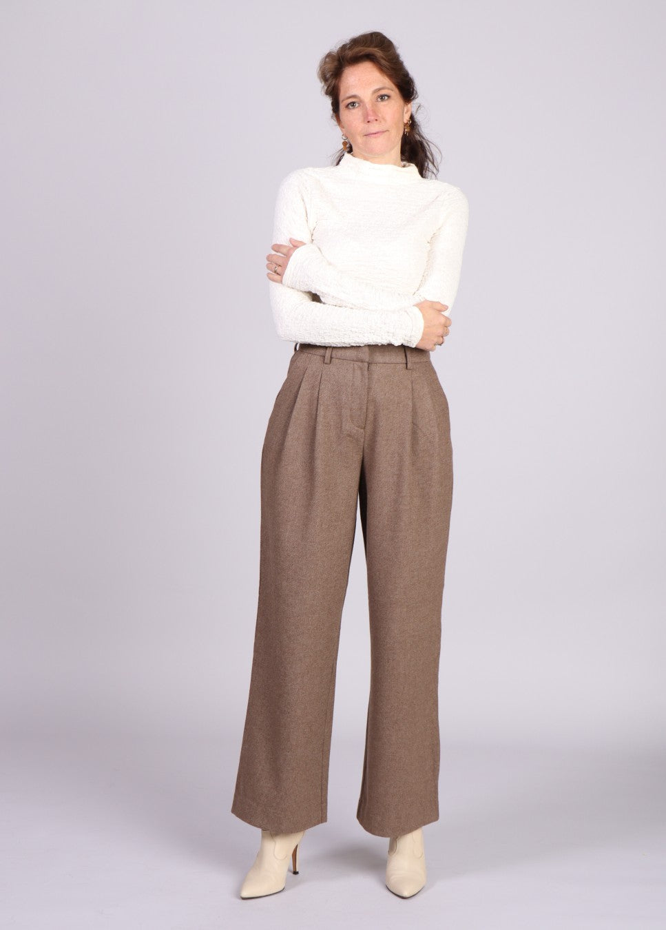 Pantalon dames MSCH Copenhagen wolmix beige jennabella staand model