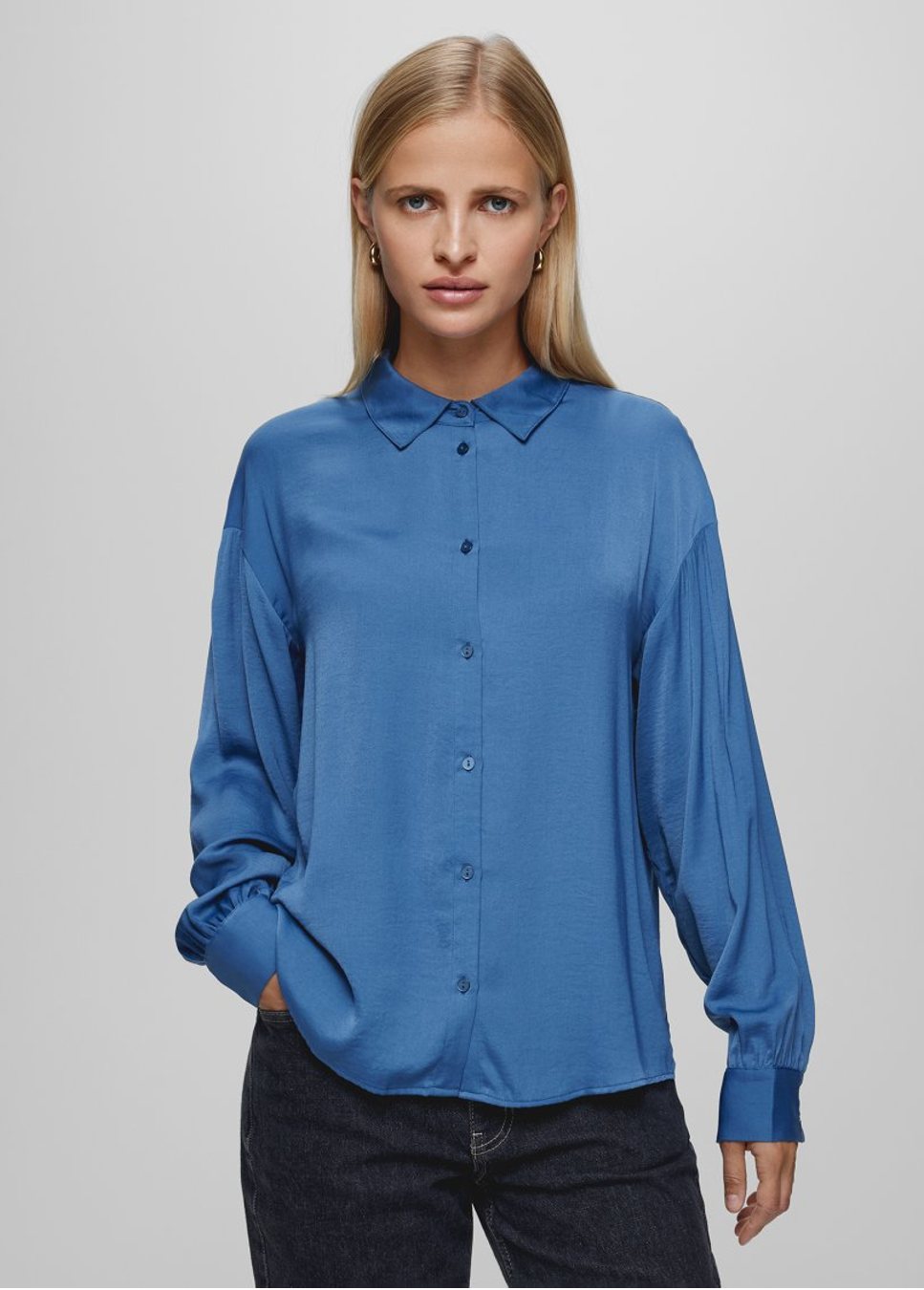 close up sandeline maluca blauwe satijnlook msch copenhagen blouse dames