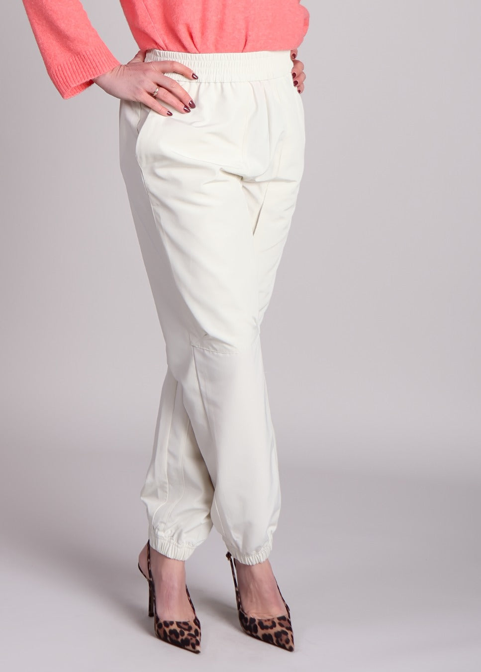 witte broek co couture elbacc close up op model