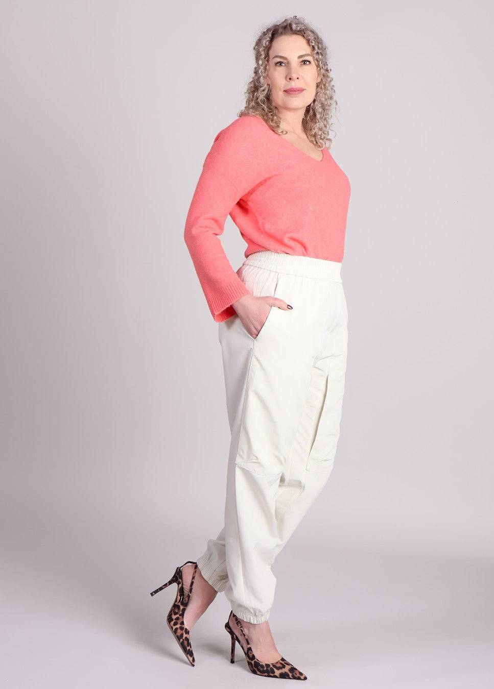 co couture ElbaCC pants, broek wit op model staand zijaanzicht