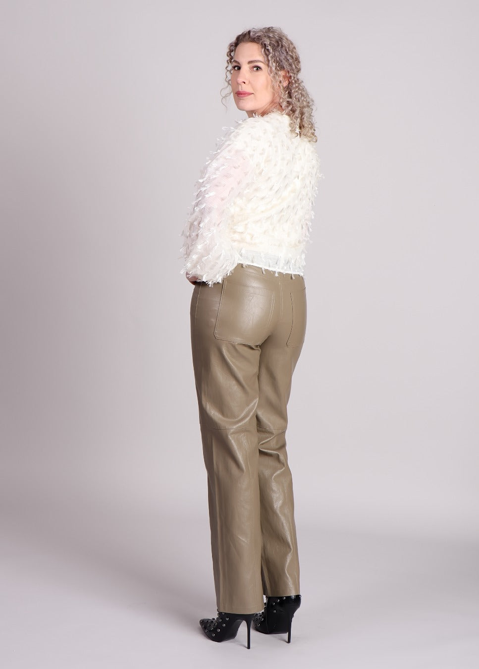 achterkant Co'couture FozzyCC offwhite, witte blouse met details op model