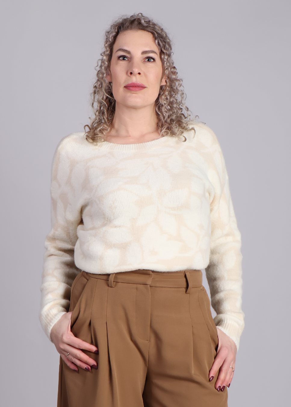 Grace en Mila sweater zomers met motief, twee kanten te dragen in de kleur beige