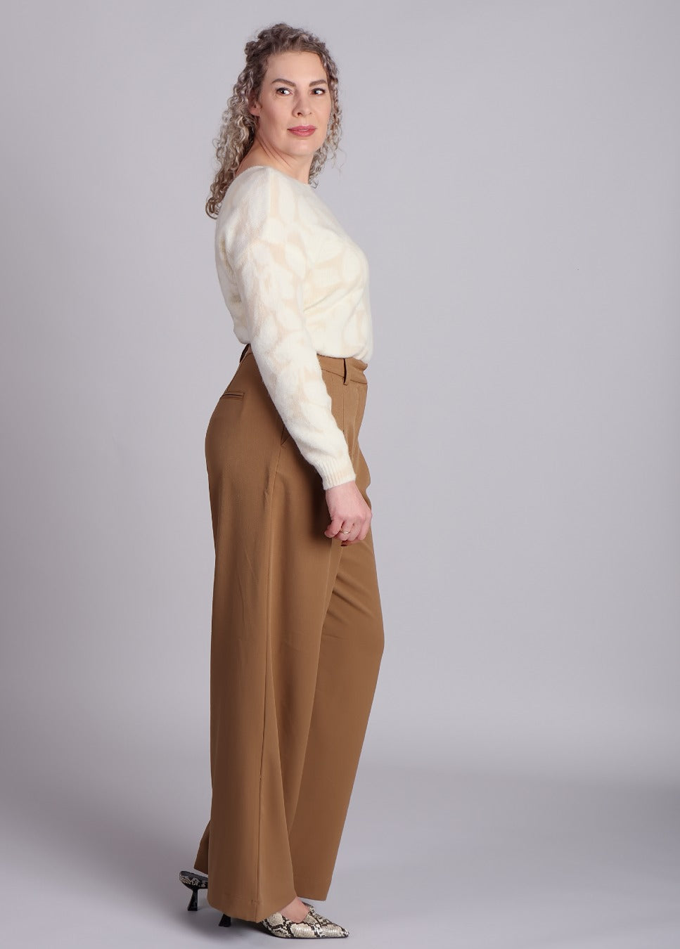 Grace & Mila paloma sweater welke twee zijdig is te dragen, beige kleur