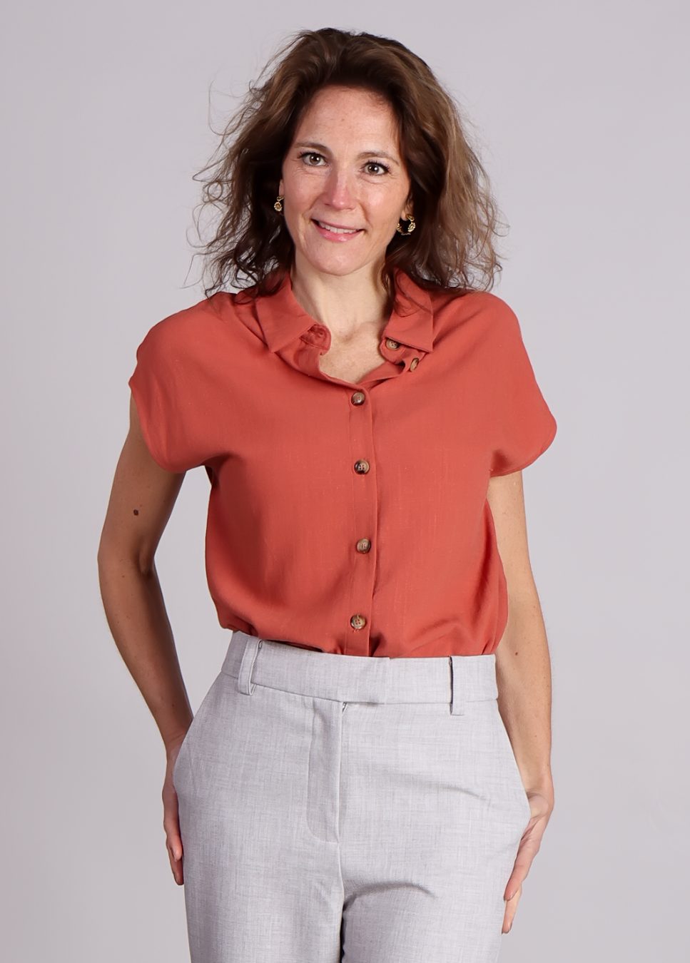 Grace & Mila pereze shirt, blouse met korte mouwen in terracotta kleur