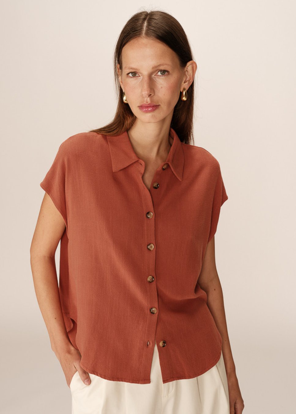 Grace en Mila blouse perez, shirt, korte mouwen in terracotta kleur