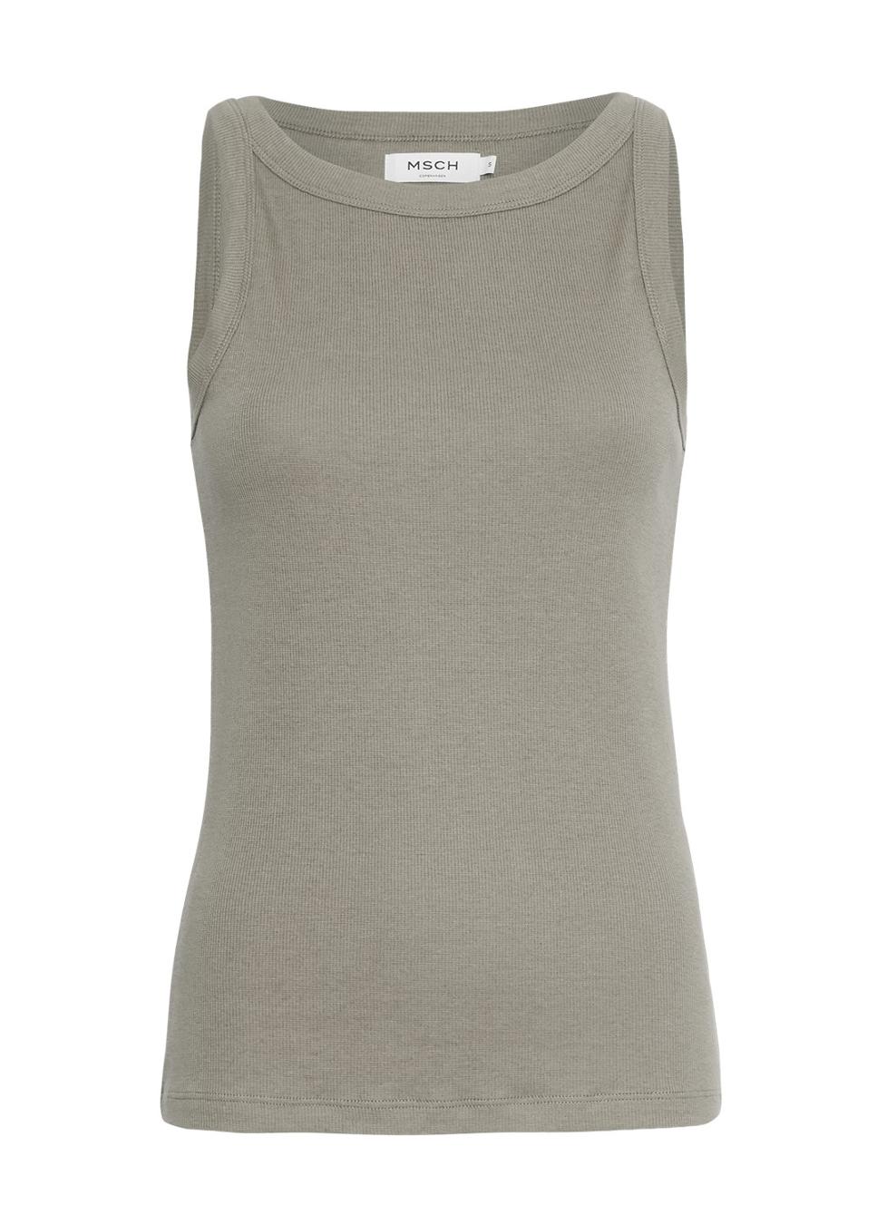 Groene basic tanktop van het merk MSCH. De Rasmia tanktop heeft een ronde halslijn, normale pasvorm en is gemaakt van een superzachte katoenen stof. De groene tanktop is een must-have voor de zomer. Shop de nieuwe collectie dames tops, dames tanktops, groene tops van MSCH bij dameskleding Boetiek Aniek.