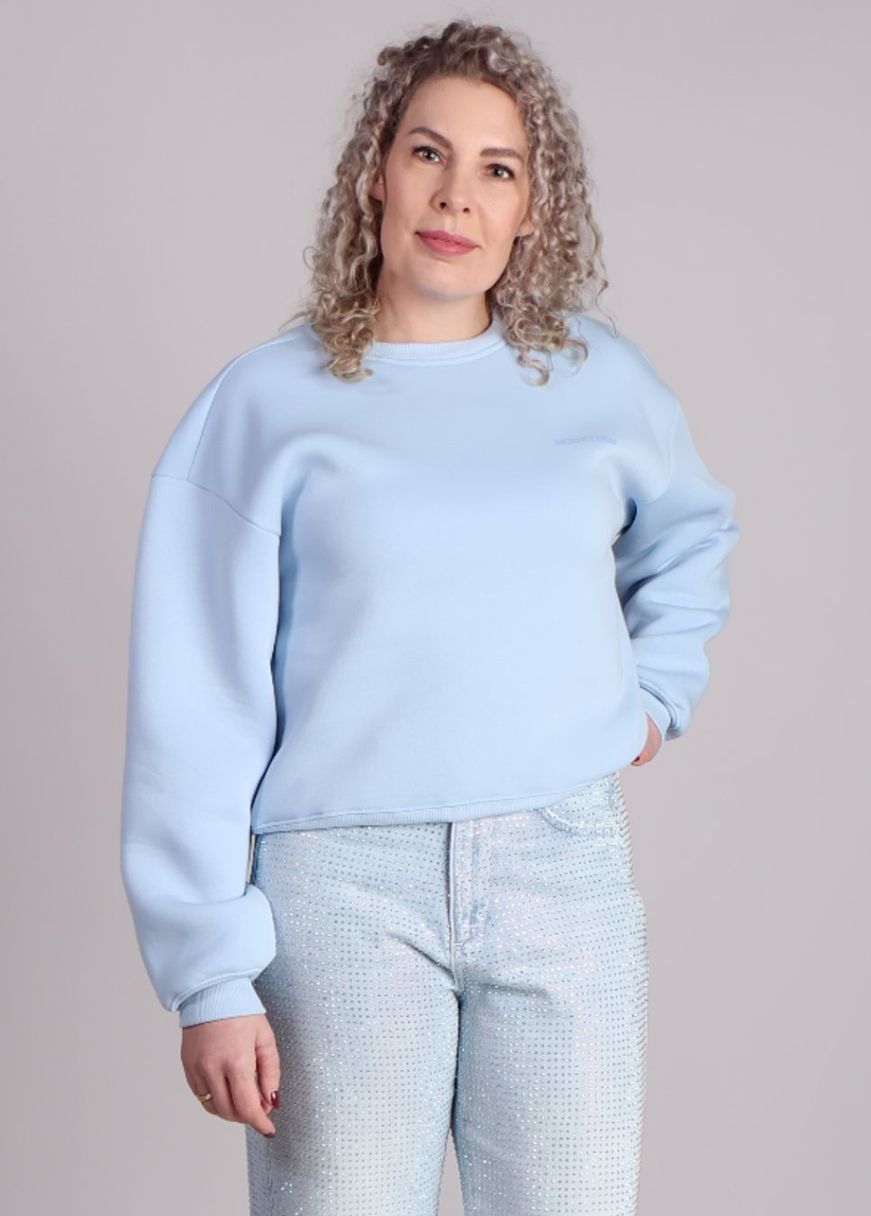 Modstrom TiaMD sweat shirt, trui, sweater blauw van kleur op jeans