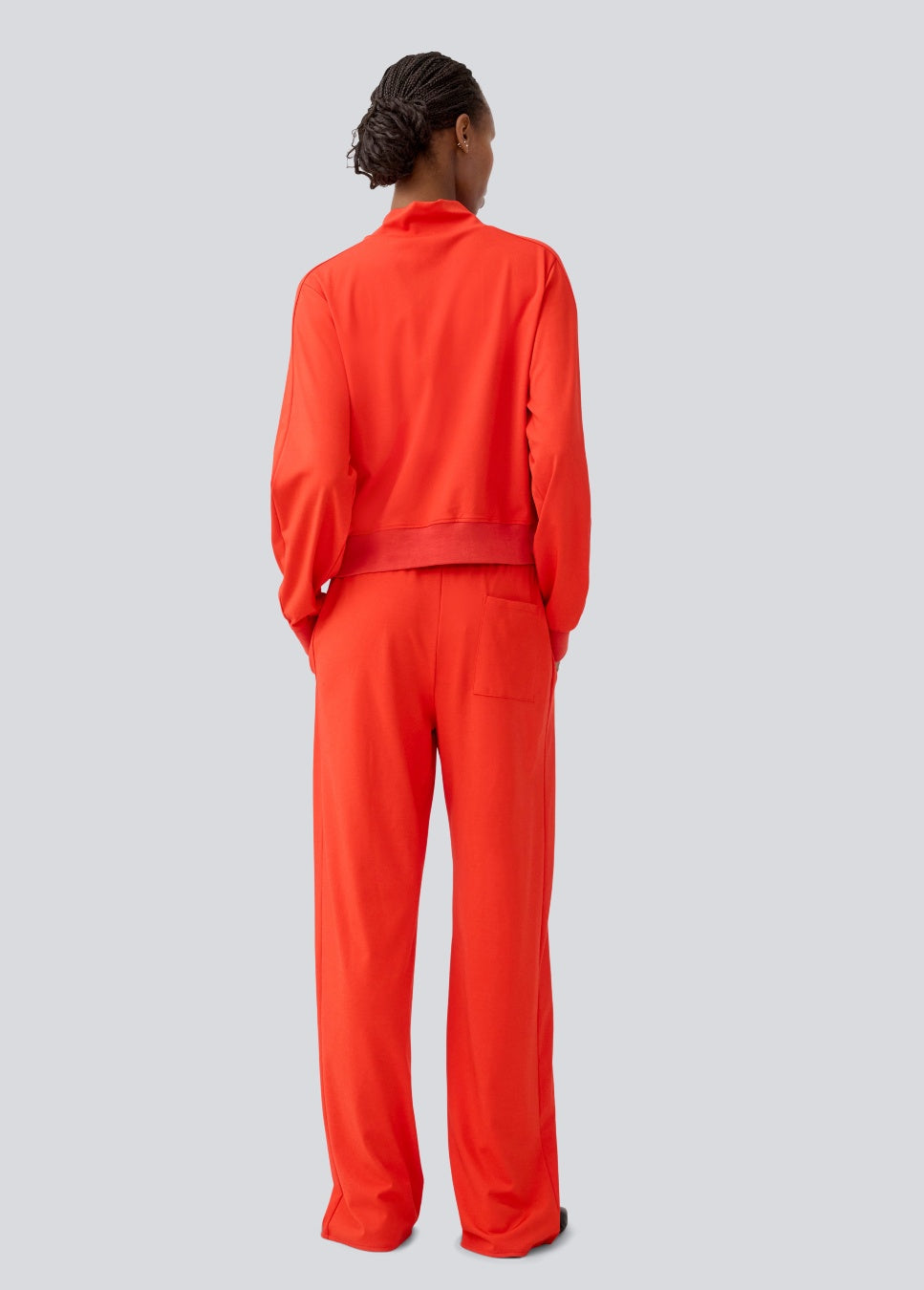 Modstrom MariettaMD track pants rood met elastische tailleband achterkant model