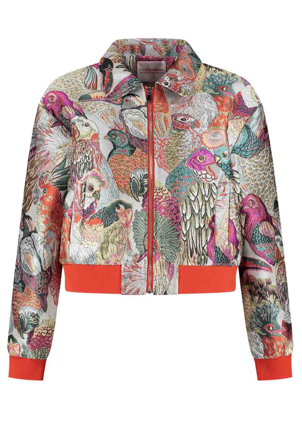 product foto van de papegaai print Studio Amaya bomber voorkant