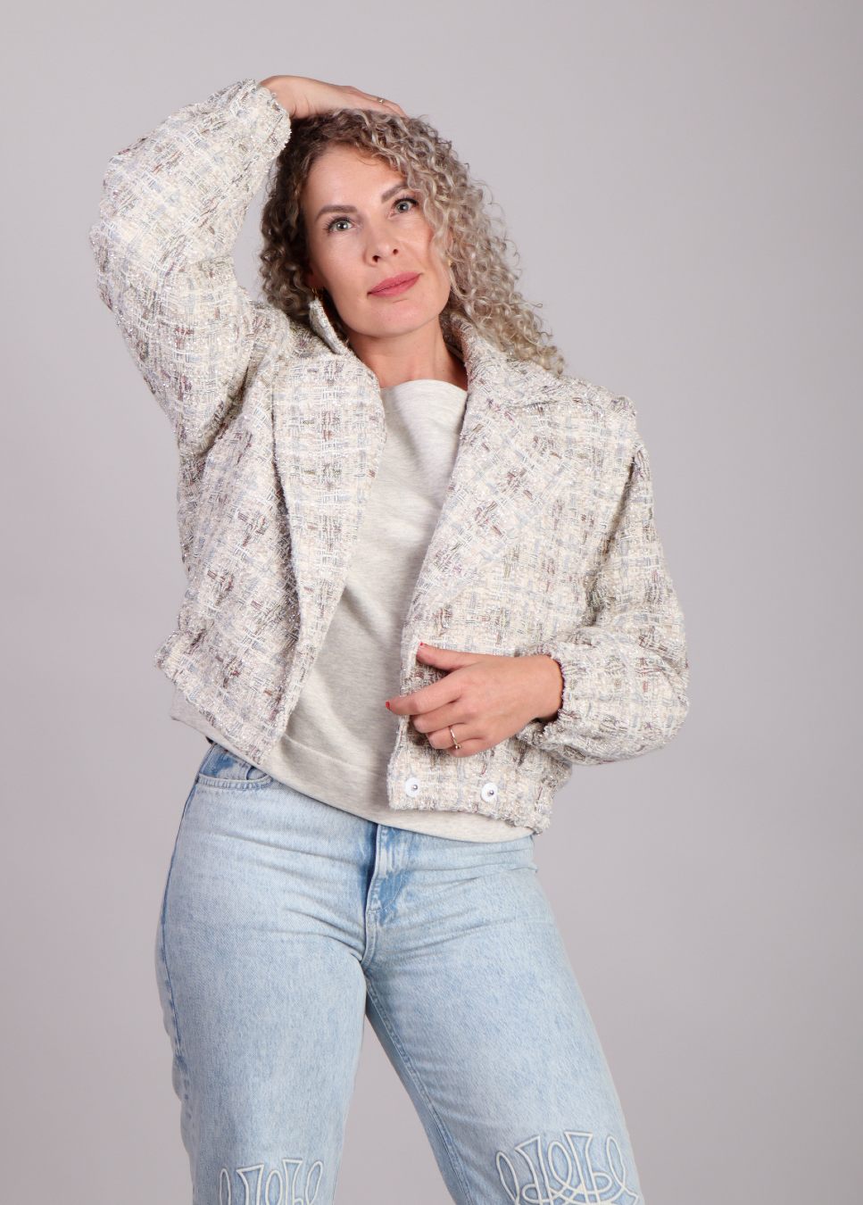 Tweed homage jas dames op model voorkant