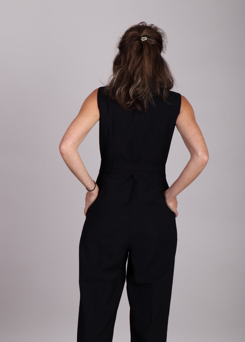 MSCH Copenhagen zwarte jumpsuit Asana op model achterkant