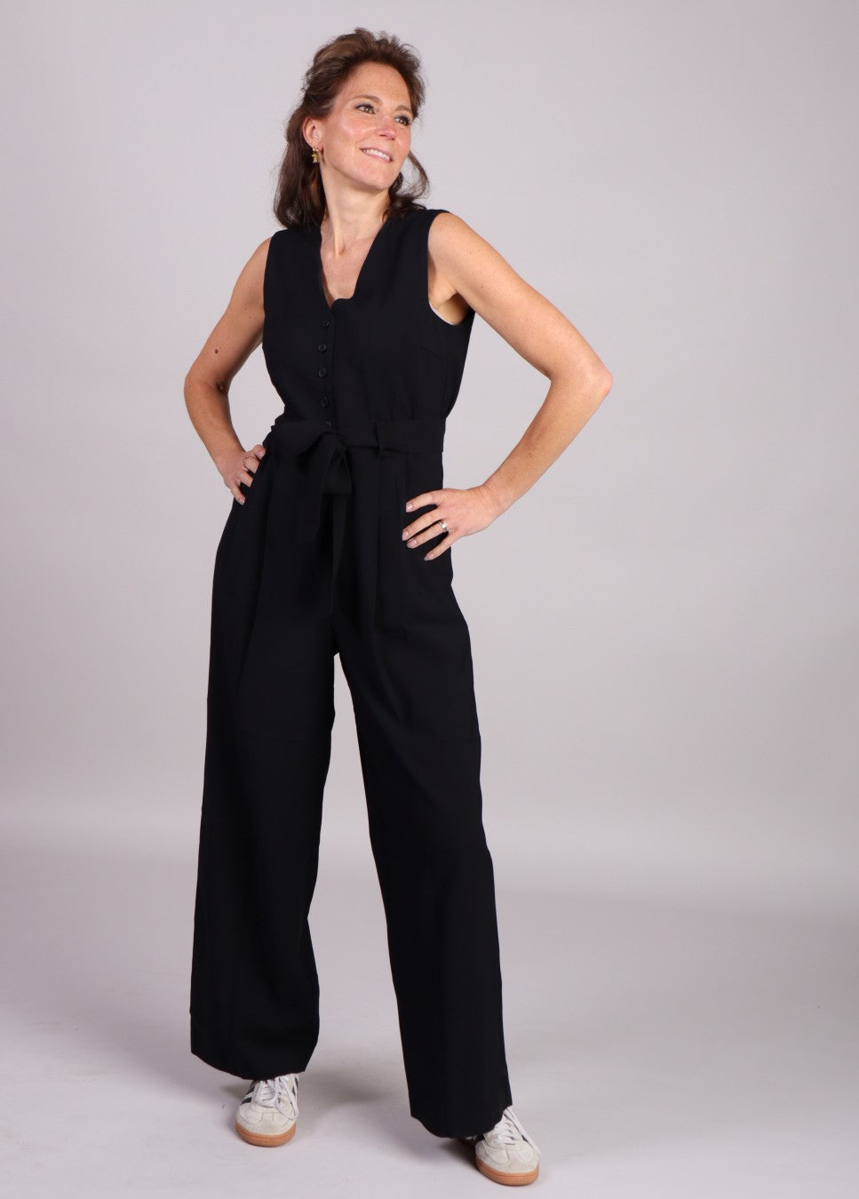 zwarte dames jumpsuit Asana MSCH Copenhagen op model voorkant