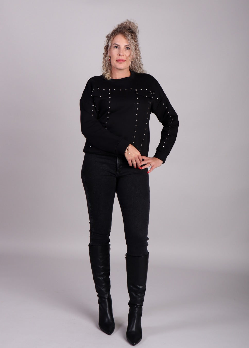 Homage sweater zwart dames met studs voorkant model staand