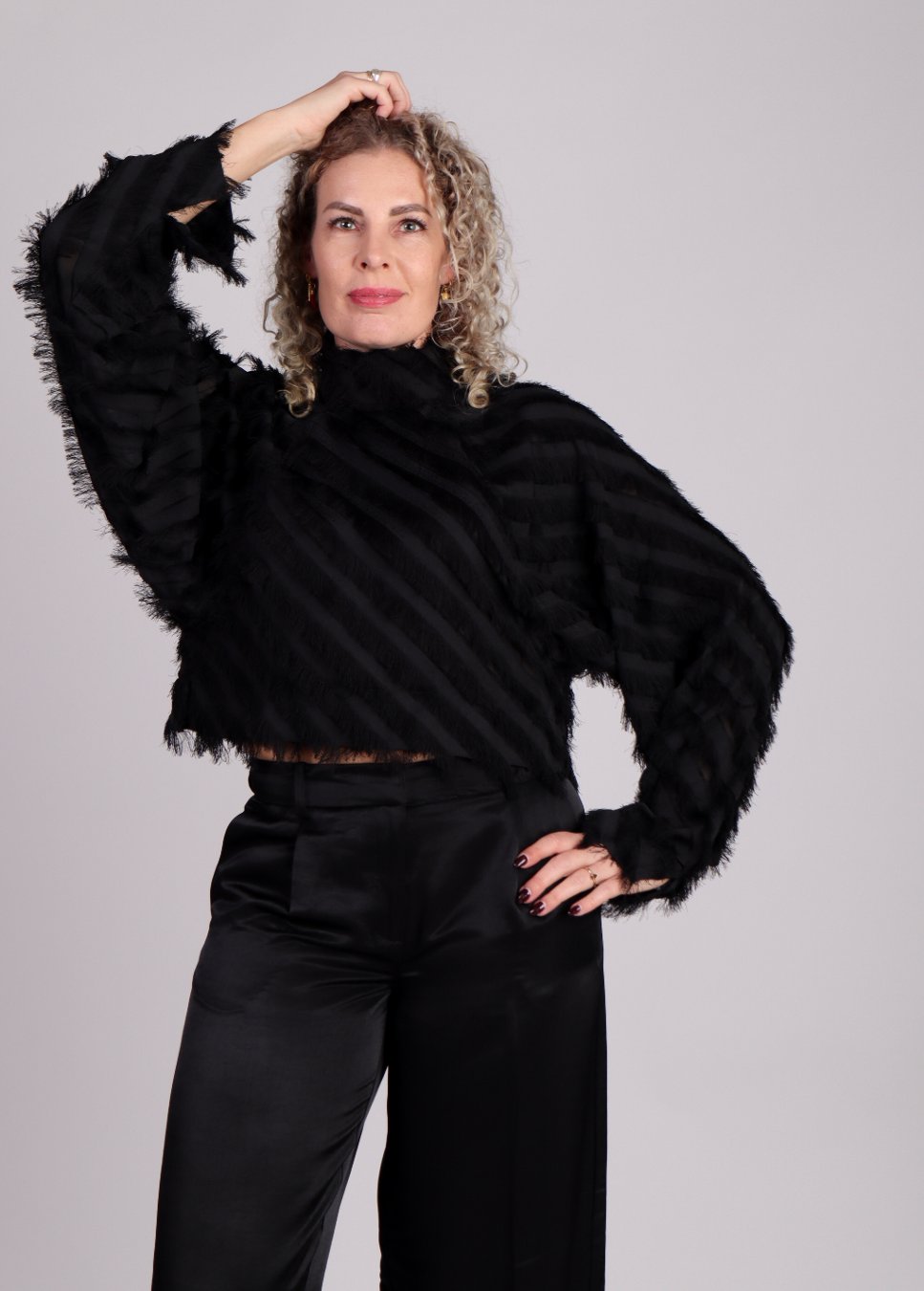 Zwarte blouse met franjes Maggy - Studio Amaya