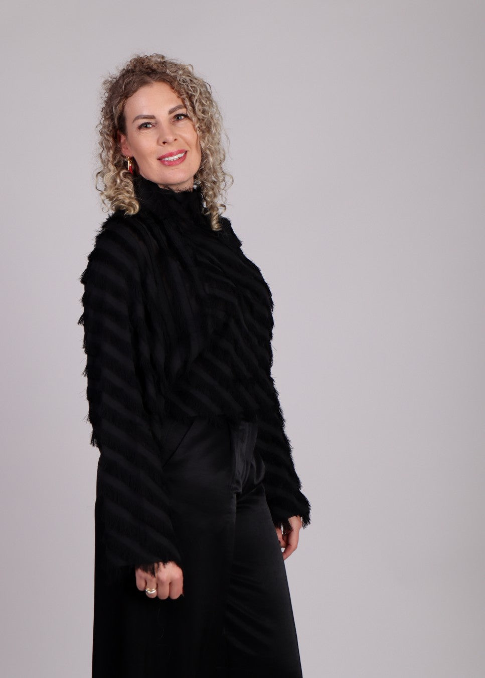 Zwarte blouse met franjes Maggy - Studio Amaya