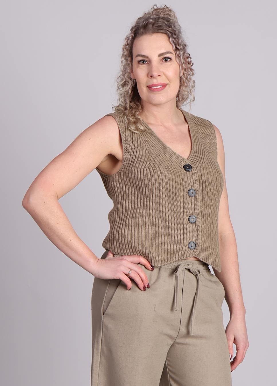 mbyM Ilina-M gilet beige gebreid