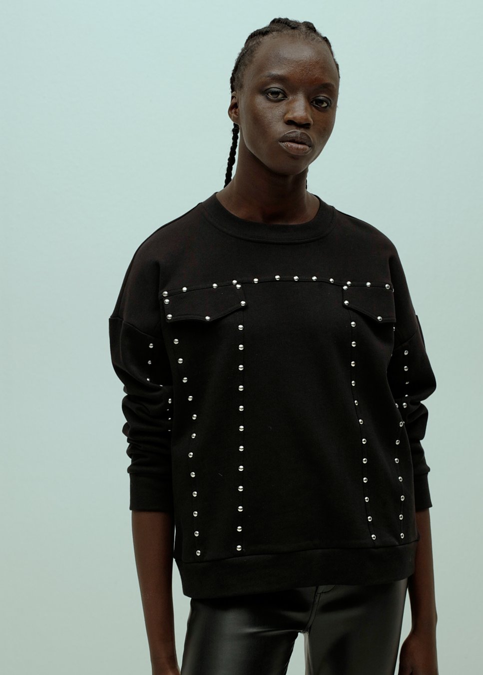 Homage dames sweater met studs op model recht